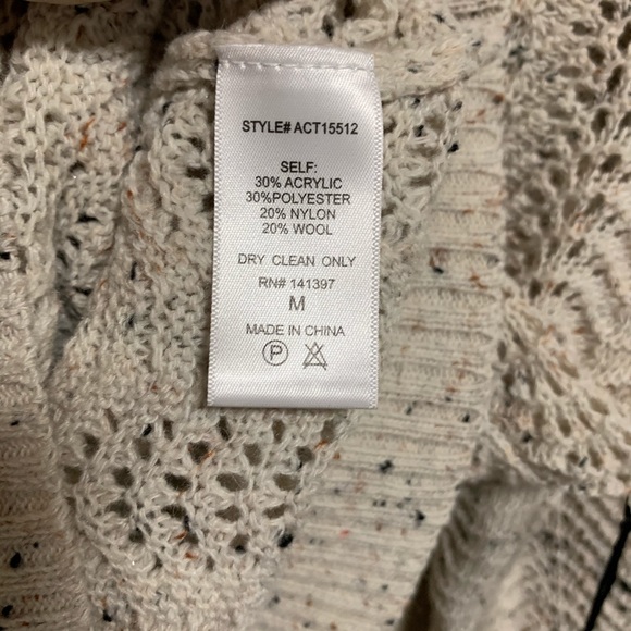 ASTR wool blend balloon sleeve cropped sweater - Picture 4 of 4